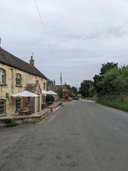 Stylish 3 Bed Cotswold With Stunning Views Casa de férias *